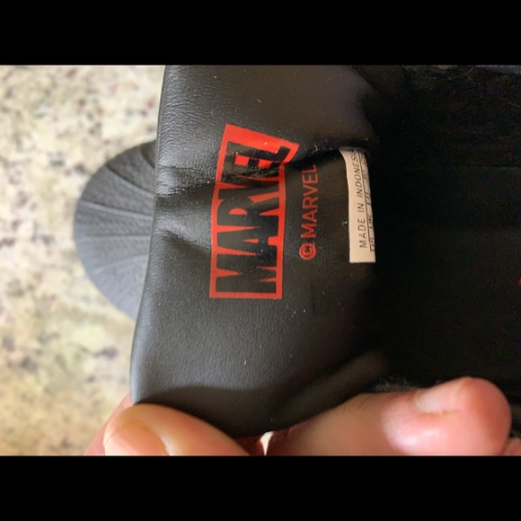 PlayStation X MARVEL SPIDER-MAN SUPERSTARS SIZE 8.5. New. Box not included. - Picture 7 of 11